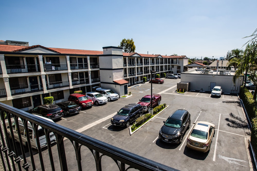 Anaheim Carriage Inn 29/32