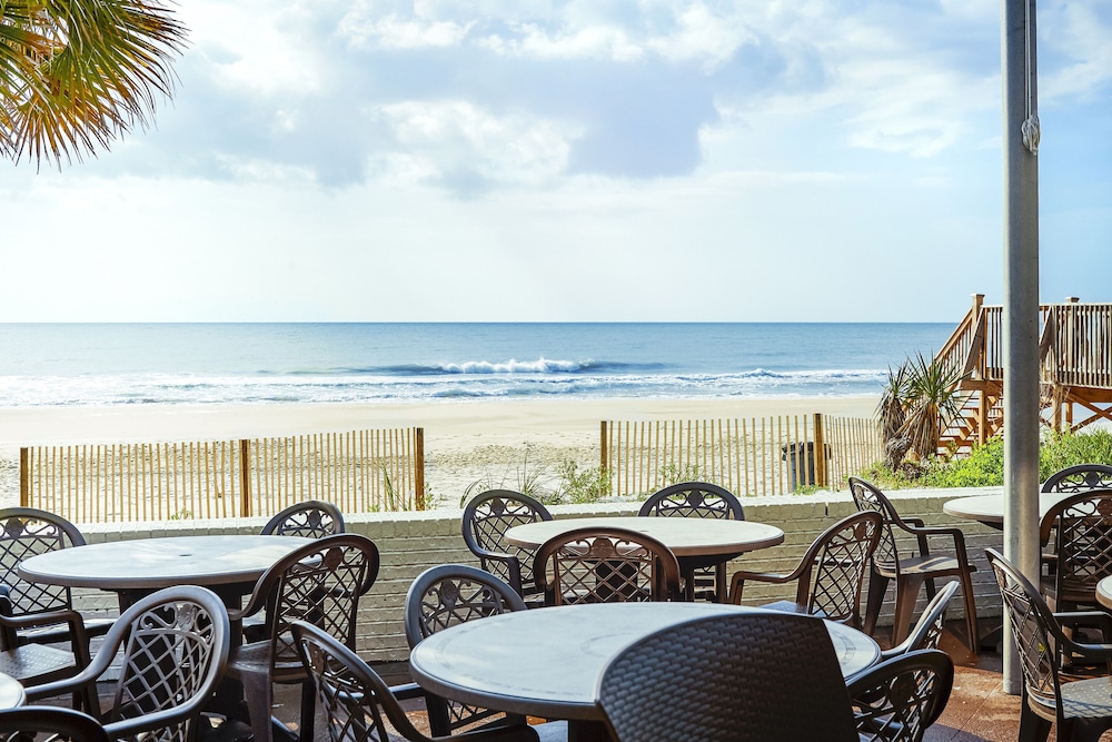 The Oceanfront Litchfield Inn 6/75