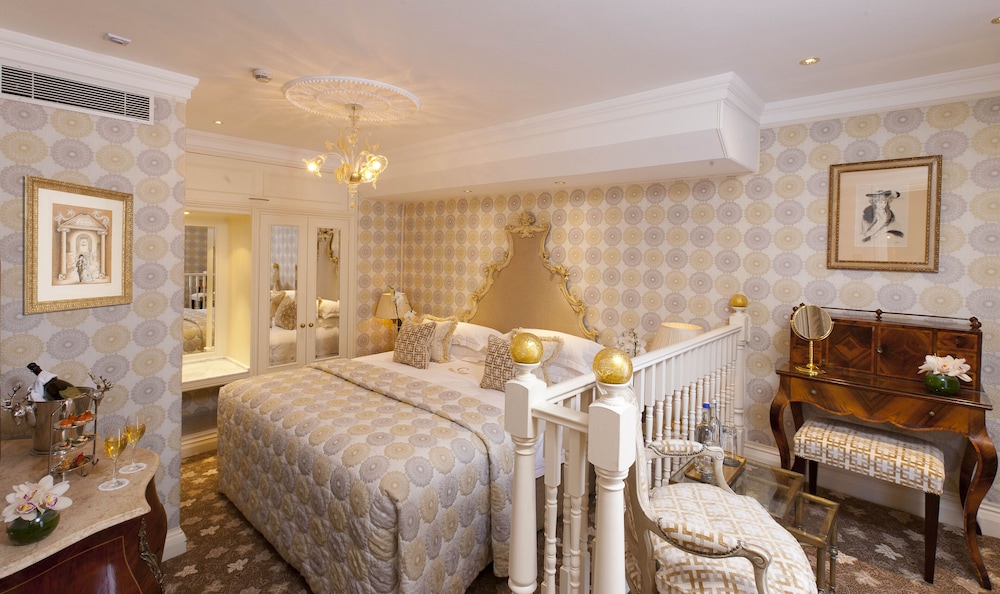The Chesterfield Mayfair 15/84