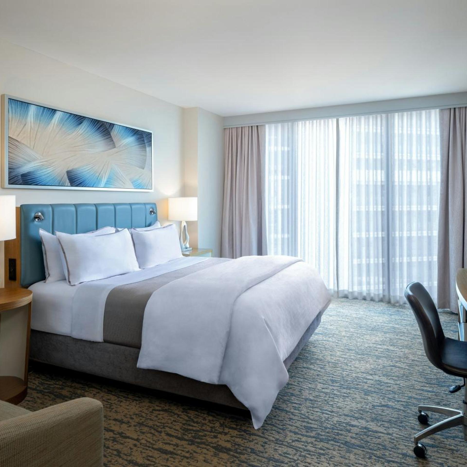 Guest Room, King Bed, Partial Bay View