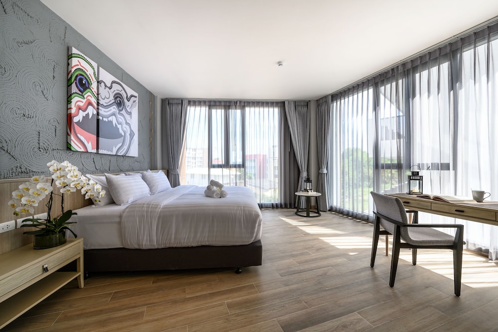 1 BEDROOM, SUITE