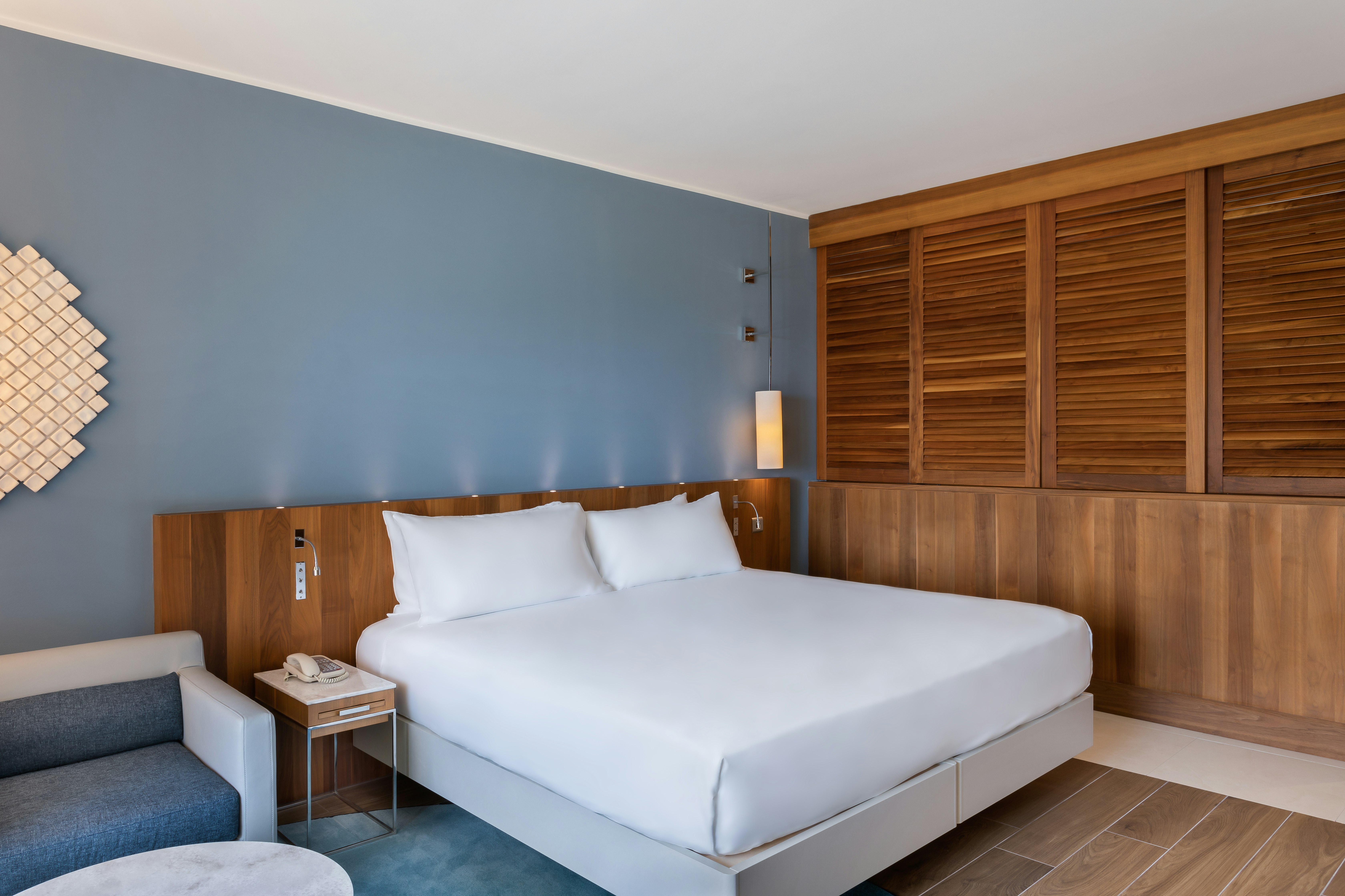 DELUXE, KING BED, SEA VIEW