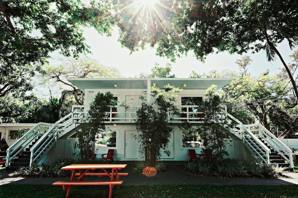 Sunset Inn 2/38
