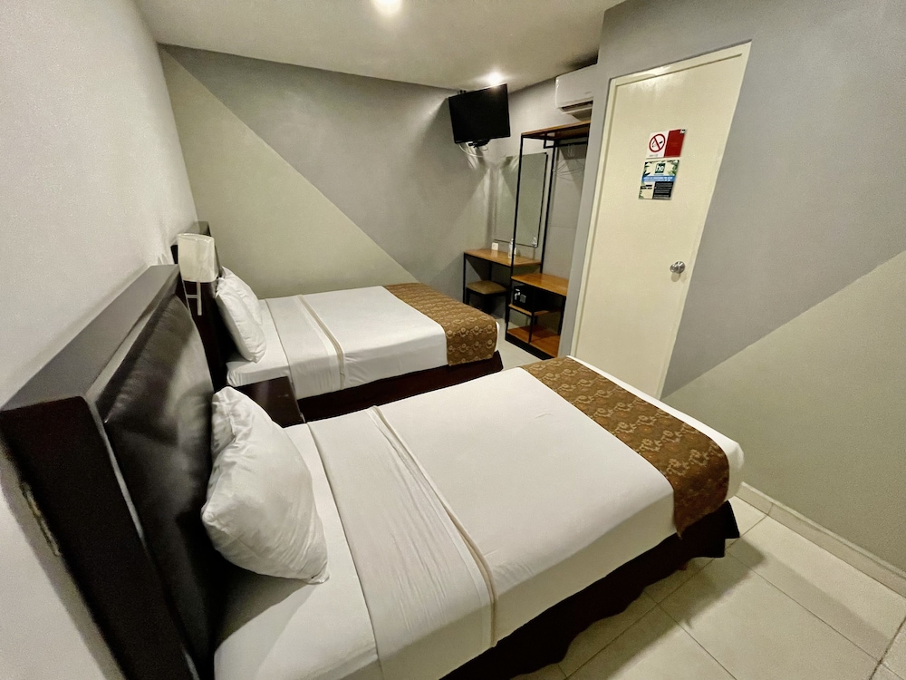 Hotel Esmeralda's 9/31