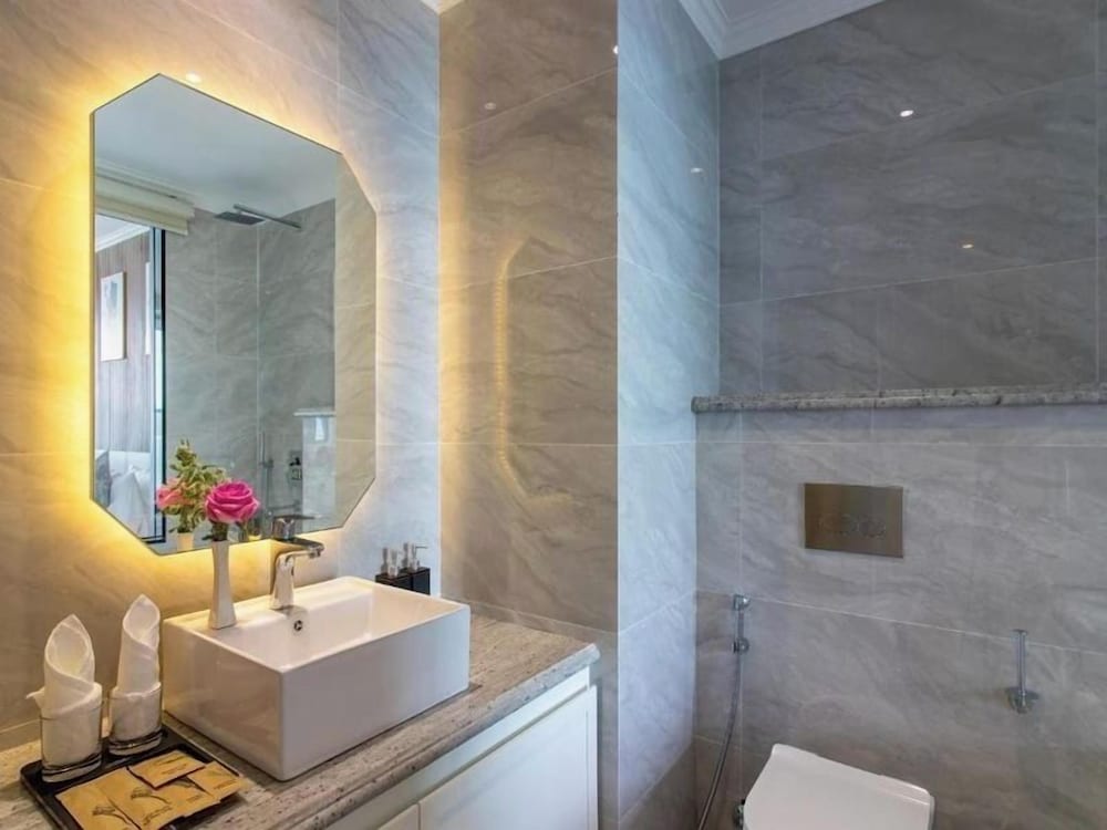 La Vague Hotel 20/20