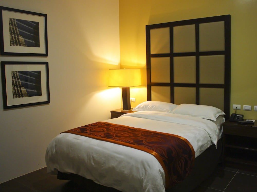 Avenue Suites Hotel 18/65