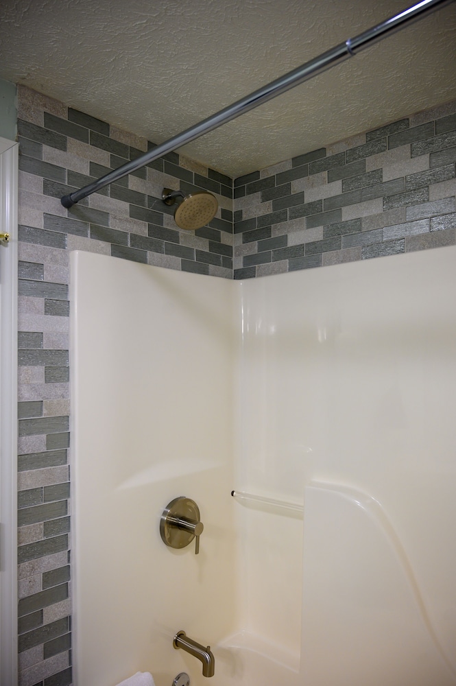 Cherry Tree Inn & Suites photo2