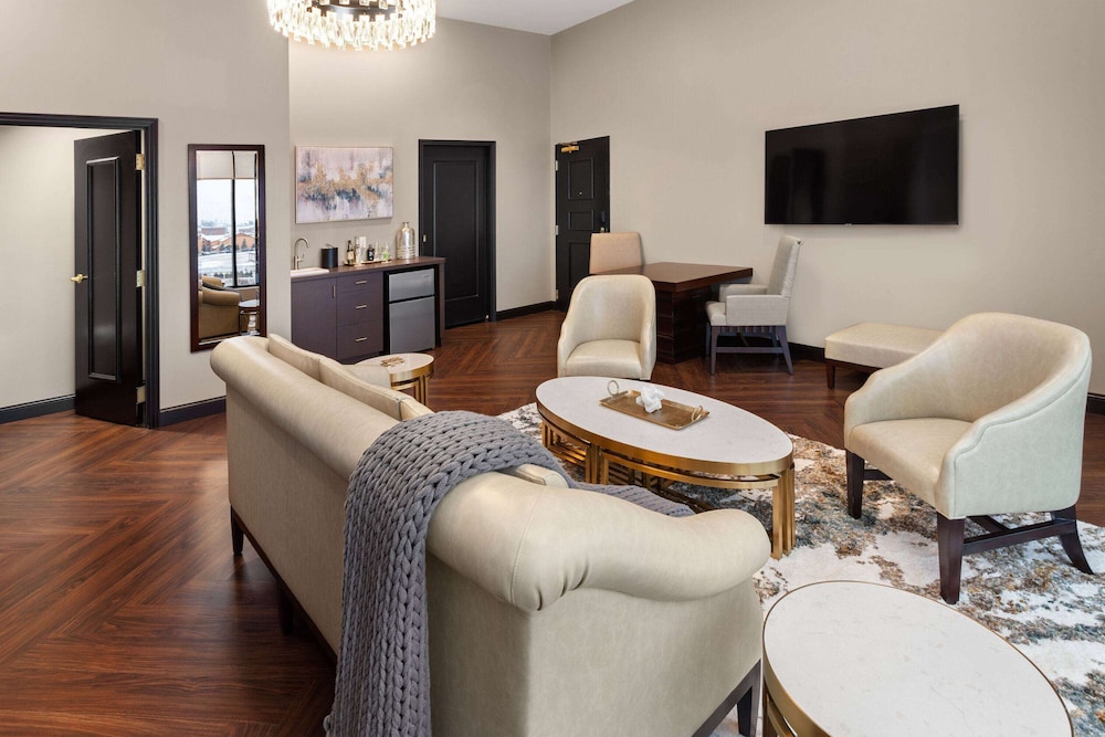Legacy Hotel Trademark Collection by Wyndham 30/40