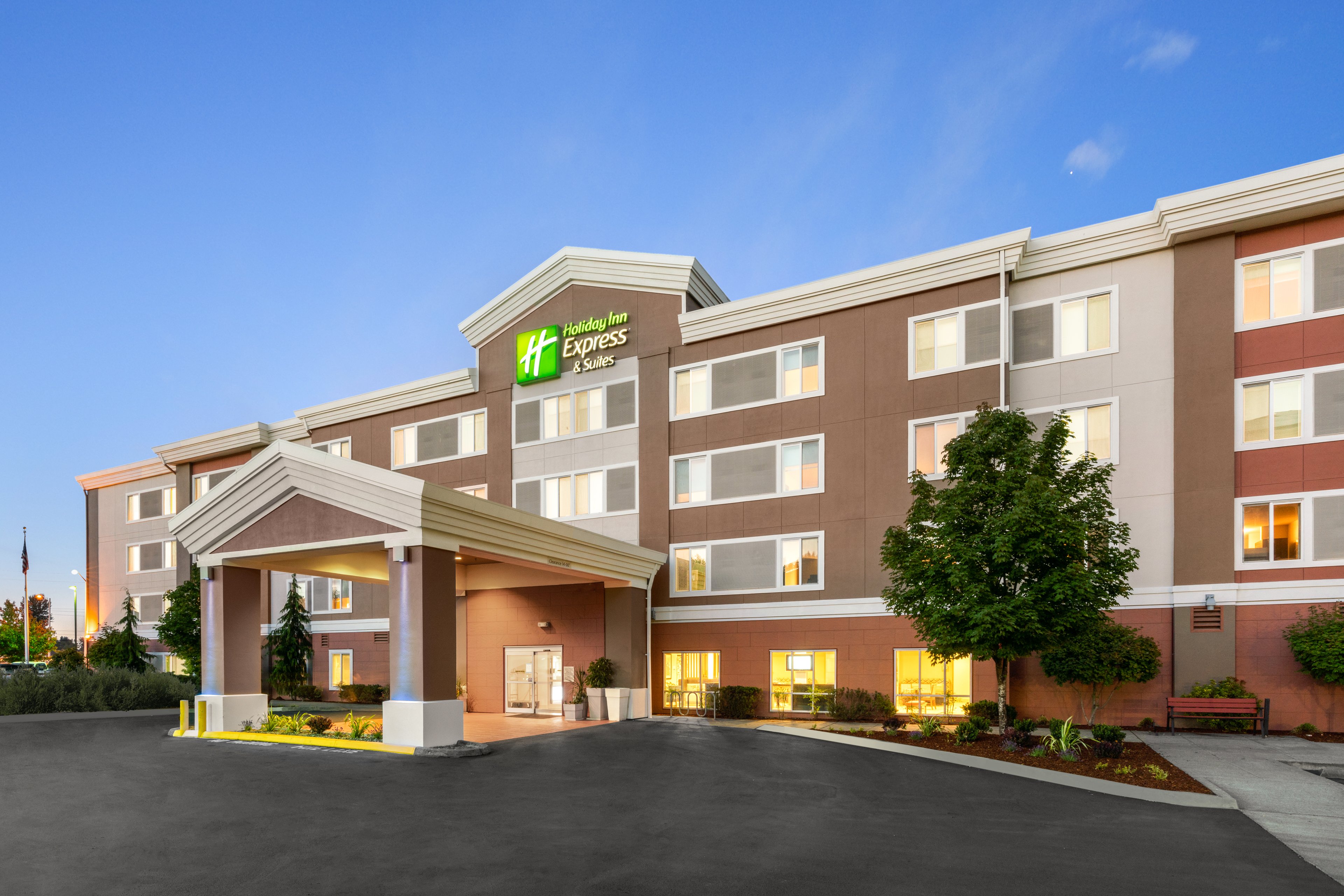 Holiday Inn Express Hotel Suites Sumner 1/28