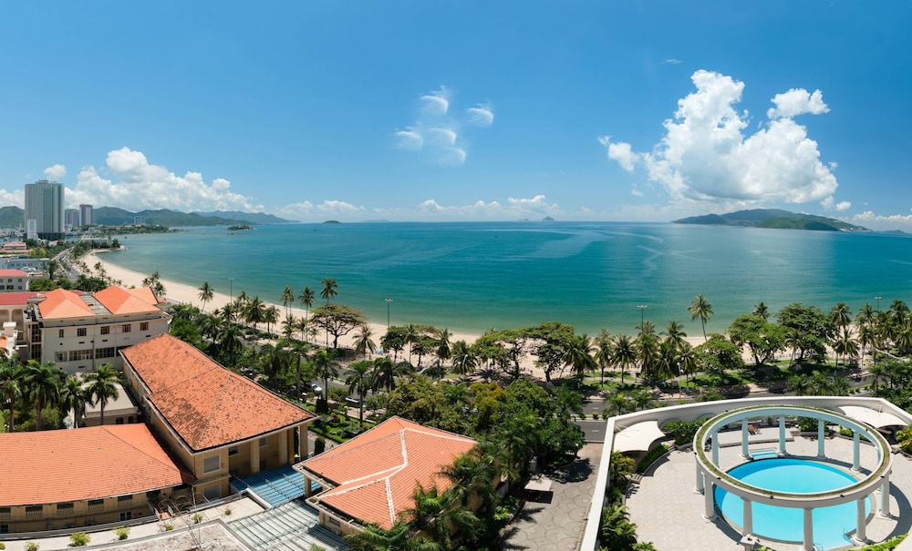 Sunrise Nha Trang Beach Hotel and Spa 73/78