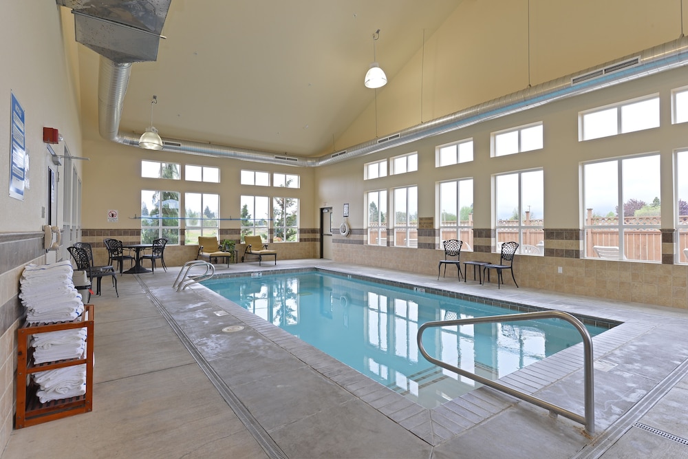Comfort Inn and Suites McMinnville Wine Country 7/35