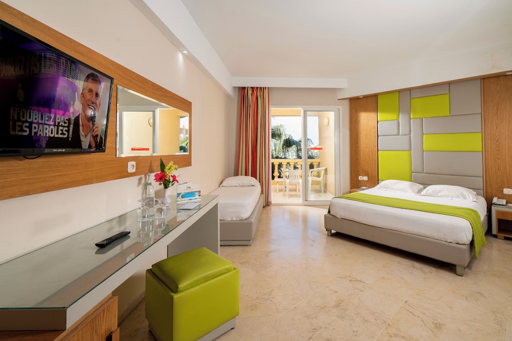 غرفة أساسية ثلاثية بسرير فردي، Houda Yasmine Marina & Spa 2/3