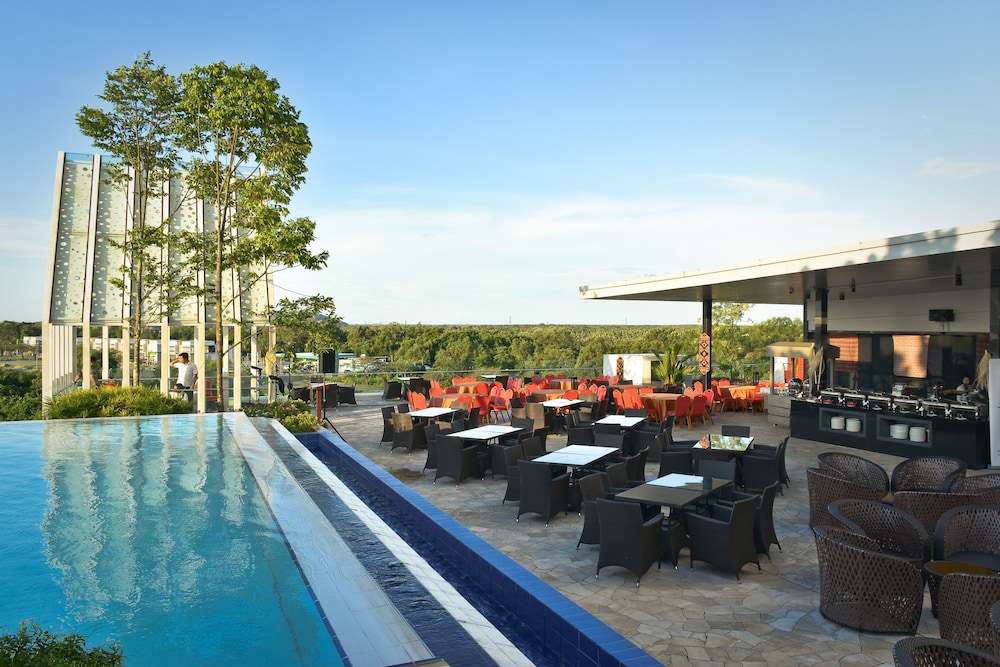 UCSI HOTEL KUCHING 68/72