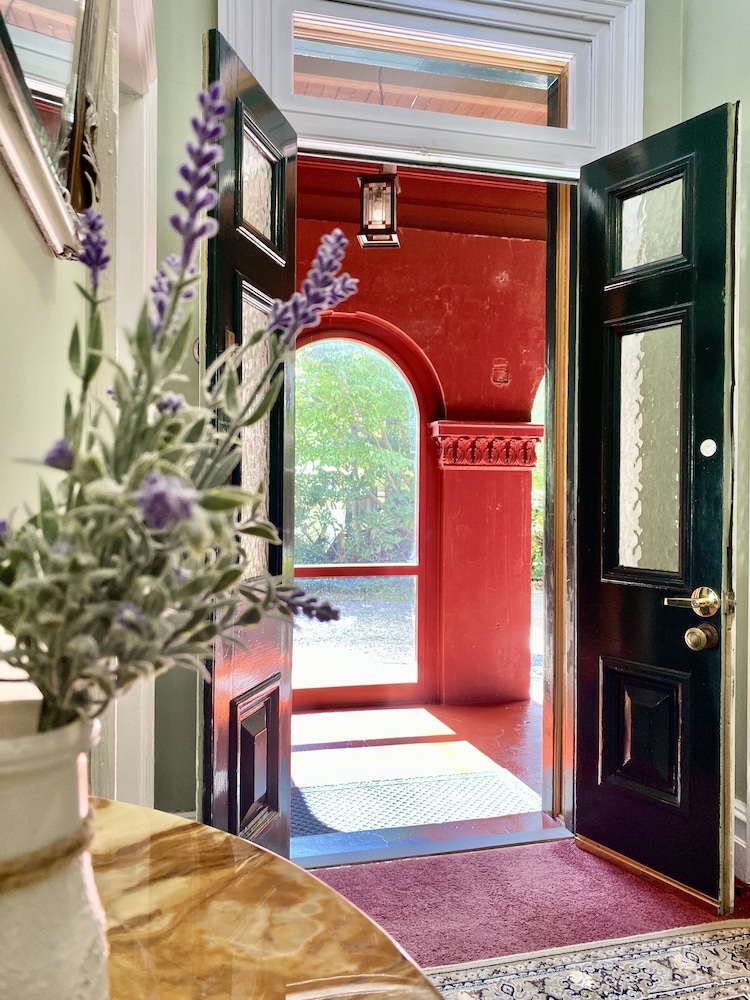 LEURA HOUSE 12/65
