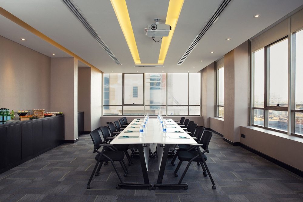 Four Points by Sheraton Production City Dubai 46/58