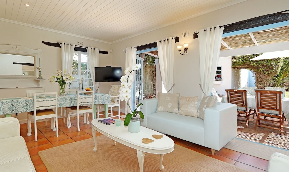 Hout Bay Beach Cottage 12/49