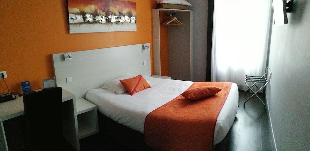 THE HOTEL COMTY 9/16