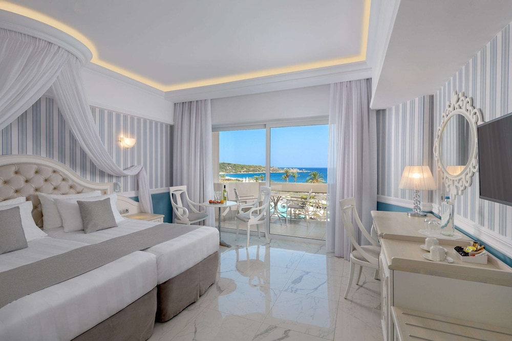 SUPERIOR, SEA VIEW