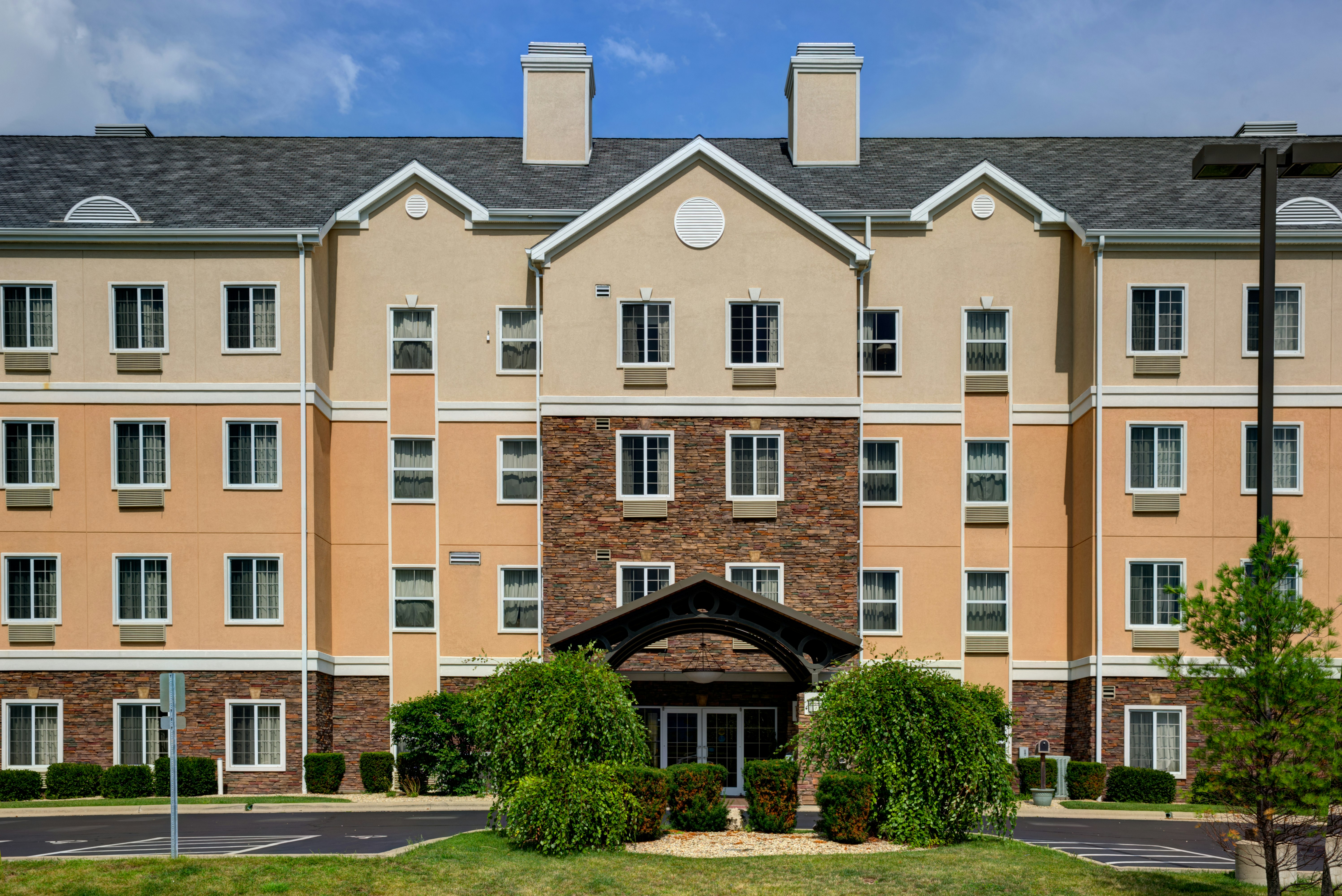 STAYBRIDGE SUITES ROCKFORD 6/73