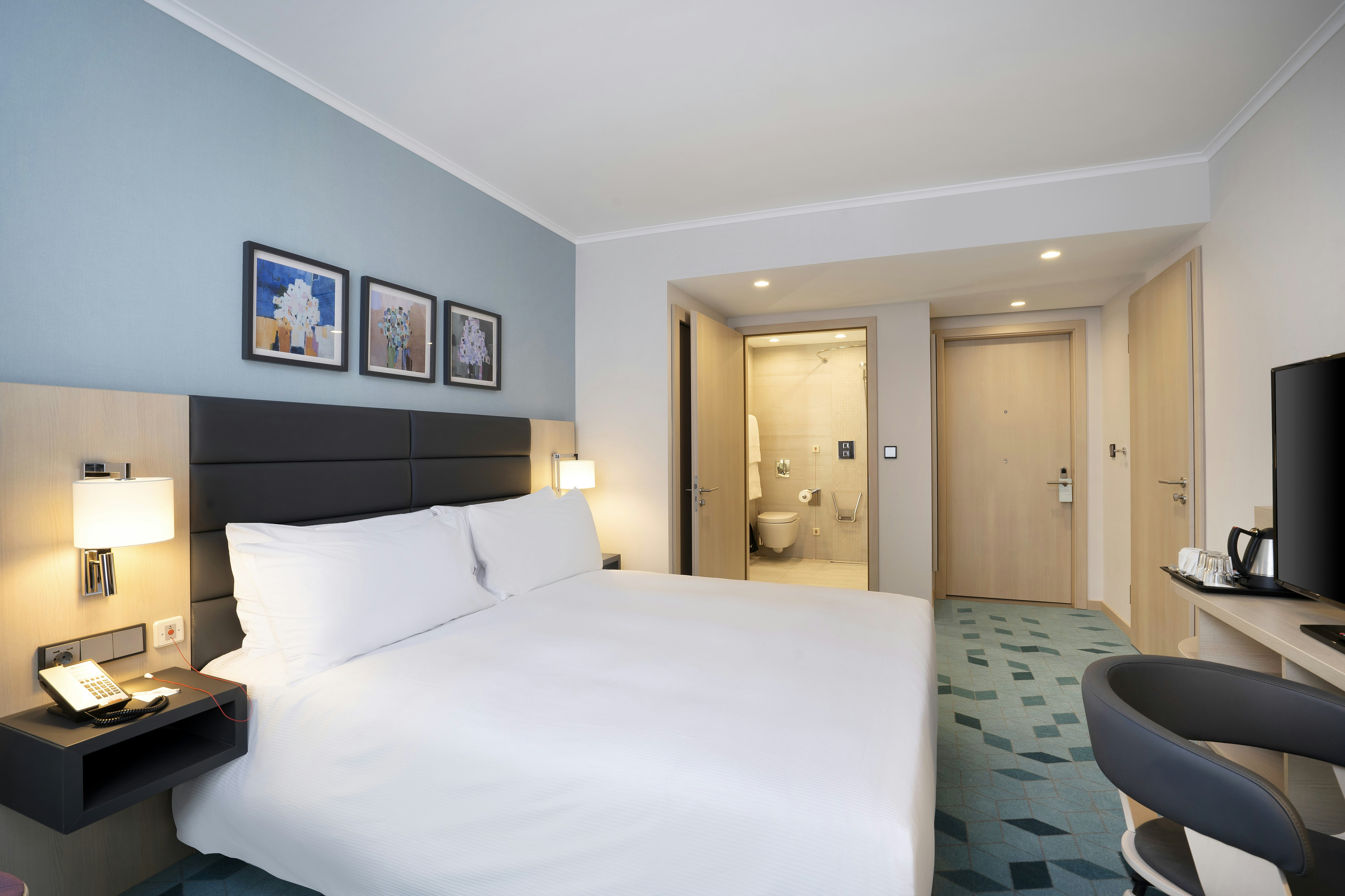 ROOM, KING BED, ACCESSIBLE