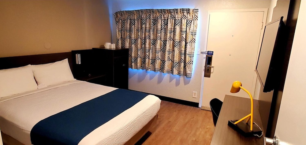 Motel6 Palmdale, CA 26/60