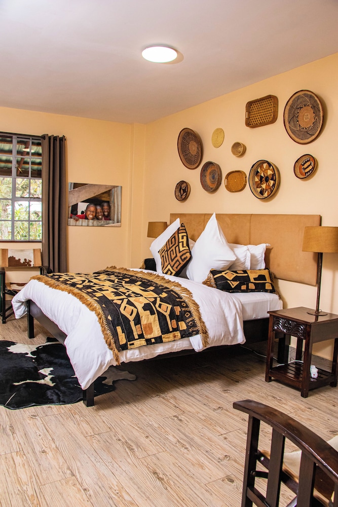 SUITE, KING BED, GARDEN VIEW