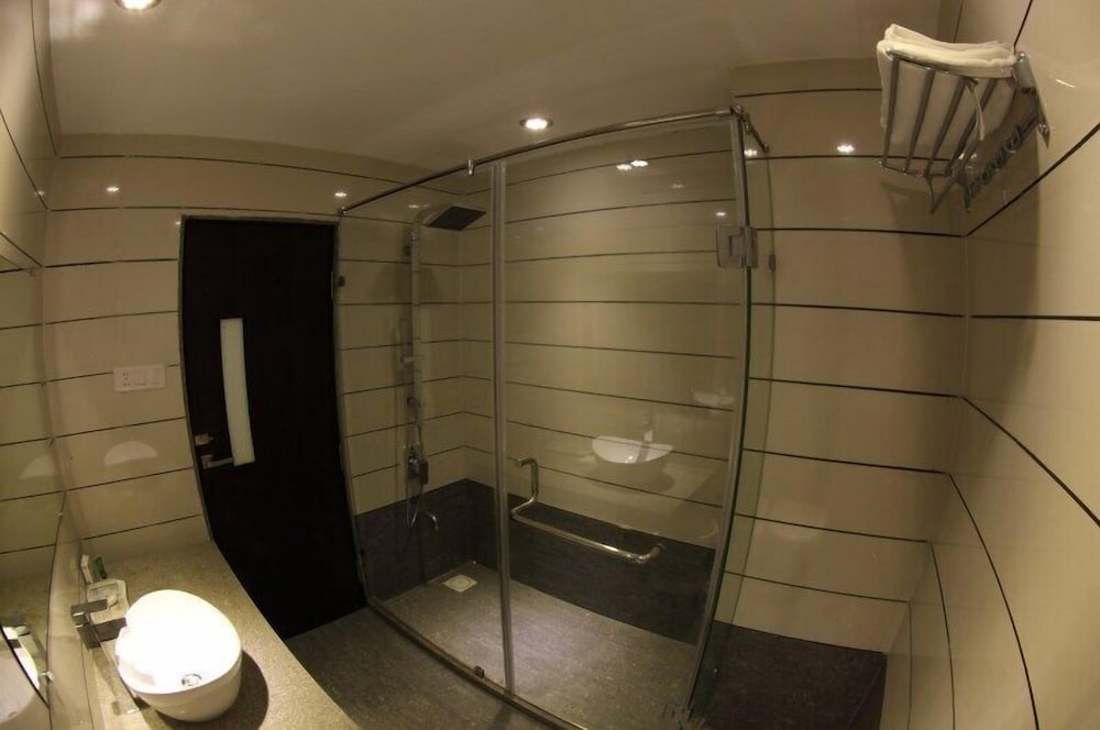 PEARL OF HEAVEN THE HOTEL 37/40