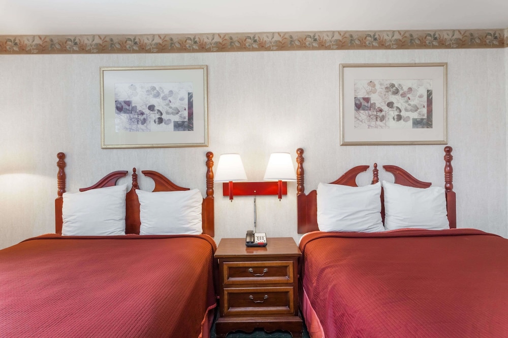 Travelodge by Wyndham Great Barrington Berkshires 23/43
