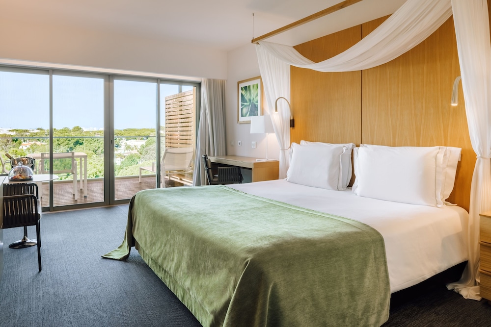 Deluxe, King Bed, Resort View