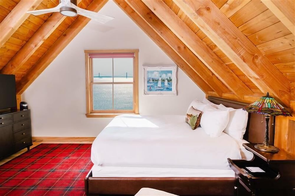 Bridge, House, King Bed