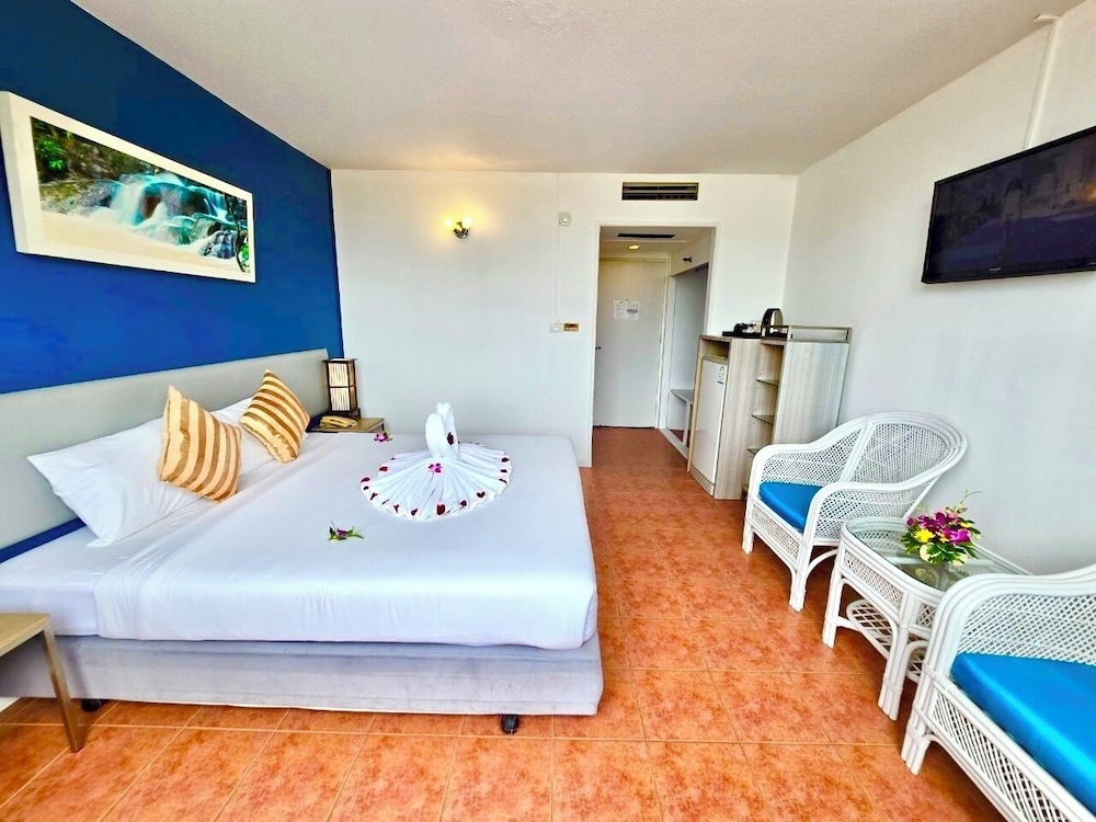 On Hotel Phuket 26/71