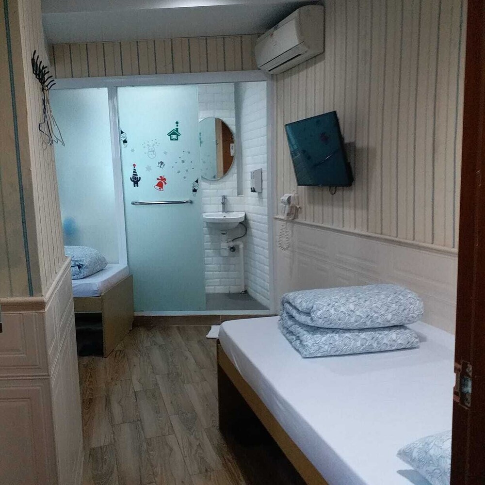 K & B Hostel 45/64