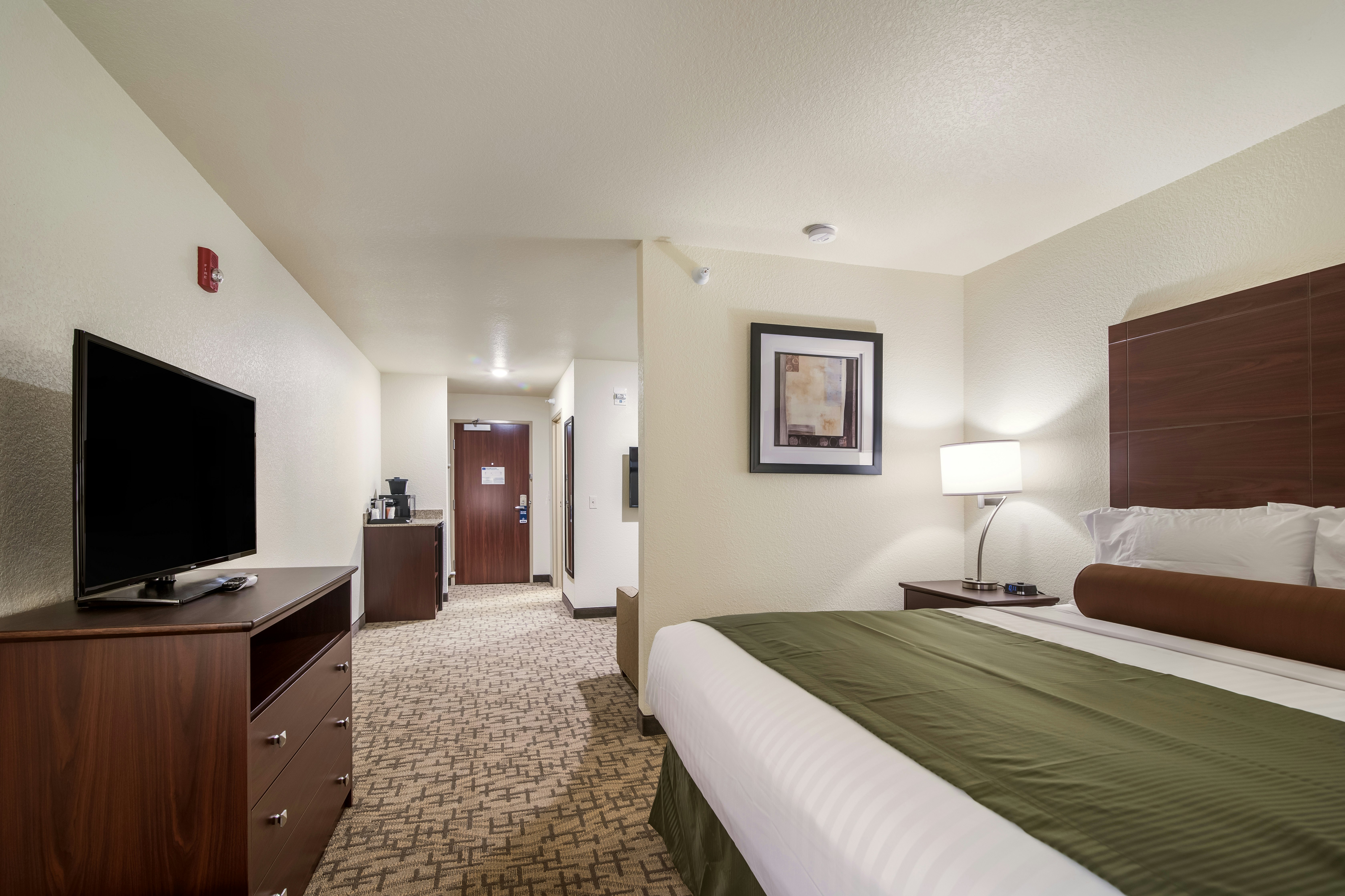 Cobblestone Hotel and Suites Victor 8/52