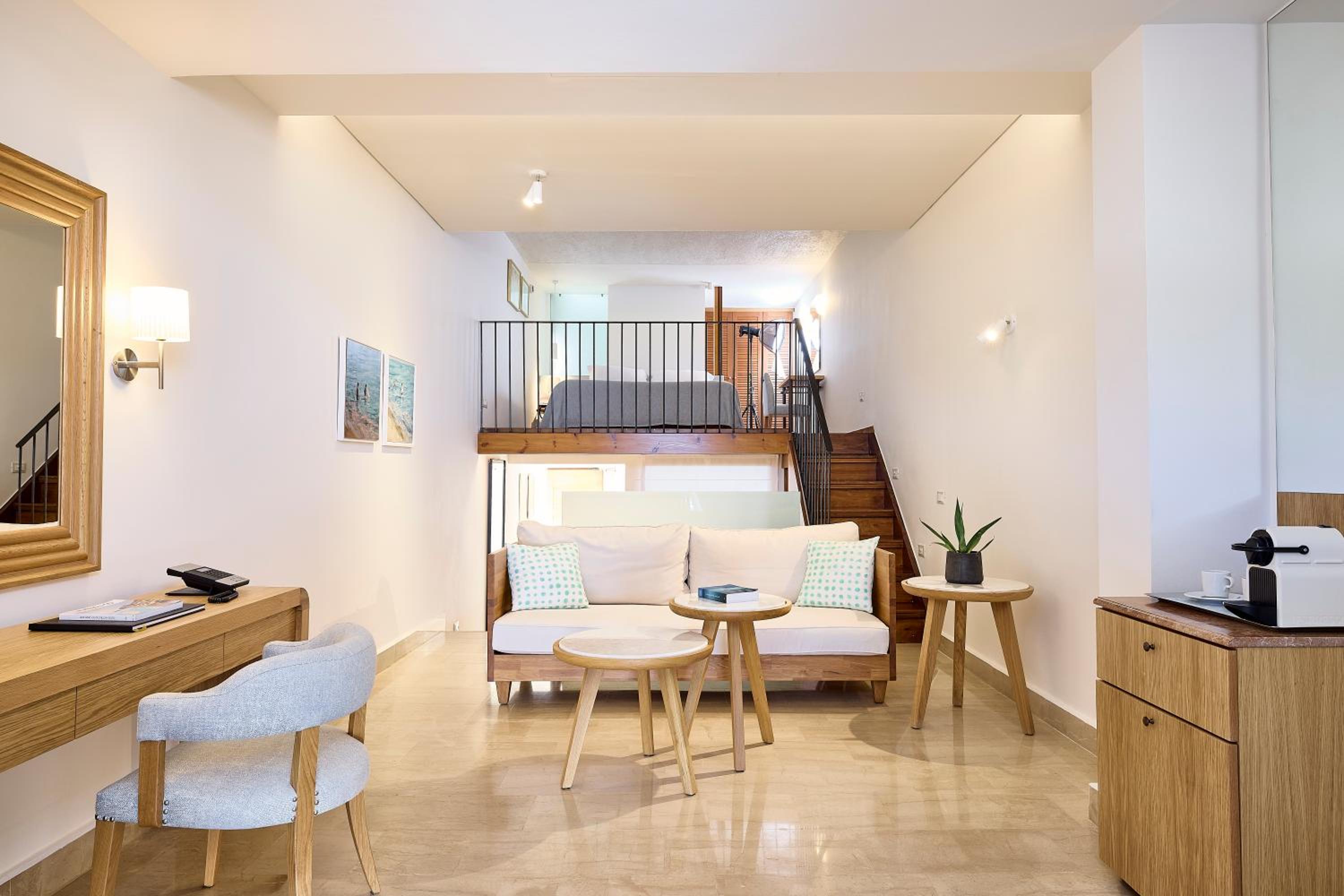 Mezzanine, Club, Suite, Sea Front, Private Pool