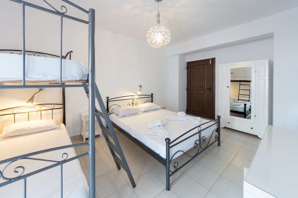 DEPIS PLACE AND APARTMENTS 15/50