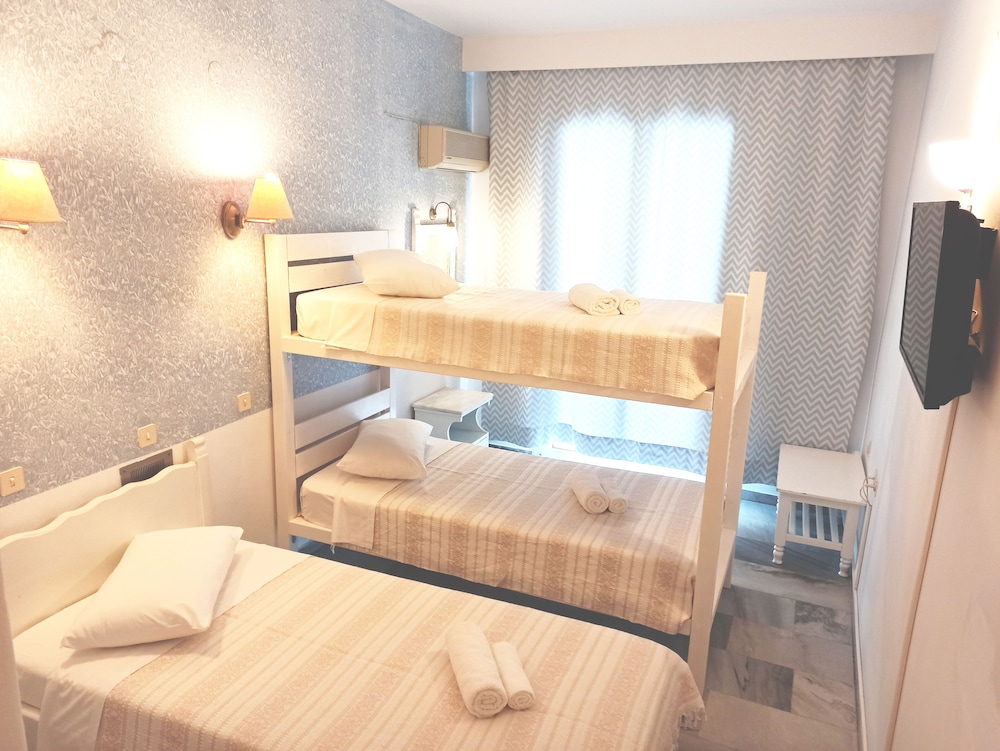 Polos Hotel Paros 51/90