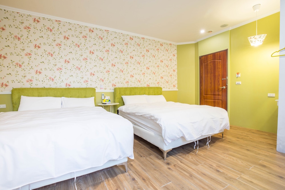 N. Castle Hotel 24/41