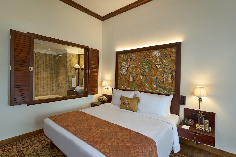 Grand, Heritage, King Bed, Lake View