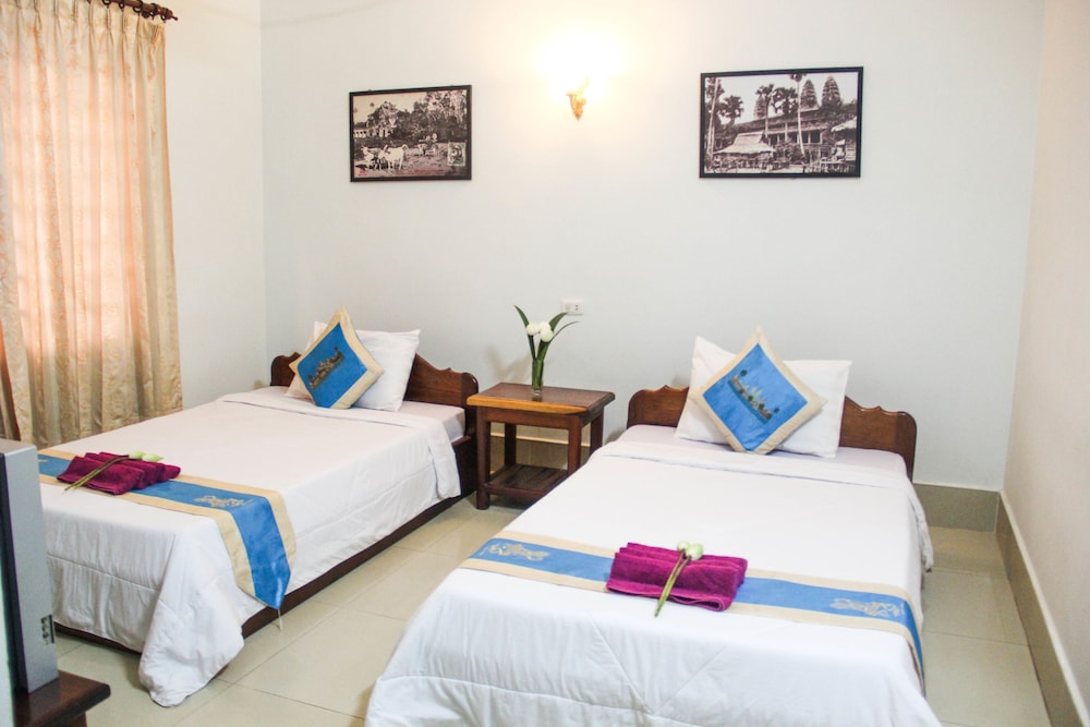 ROOM, TWIN BEDS, WITH FAN