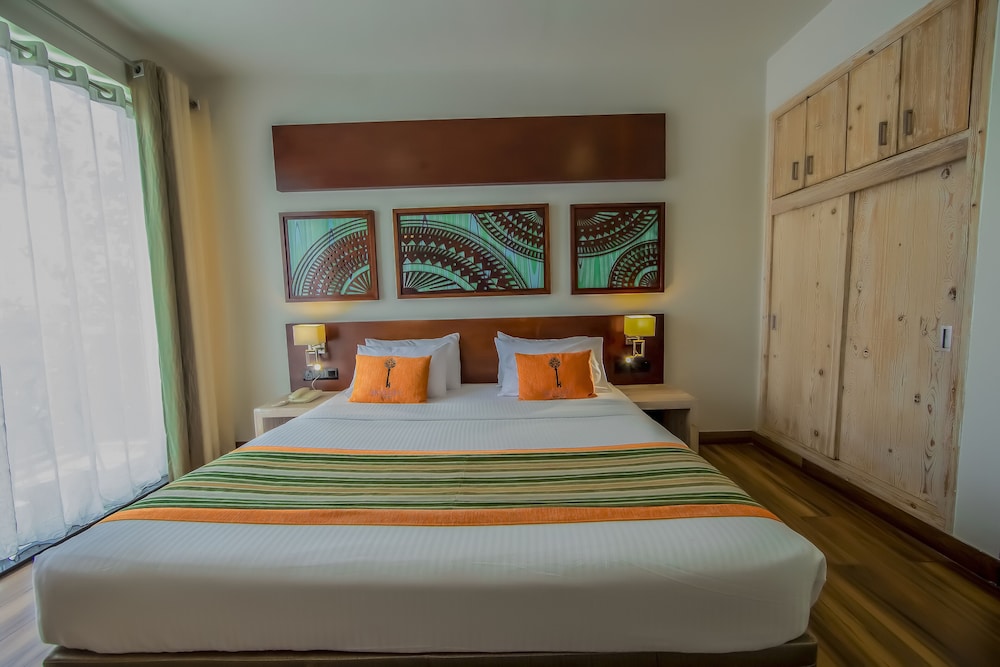 DELUXE, DOUBLE OR TWIN BED, MOUNTAIN VIEW