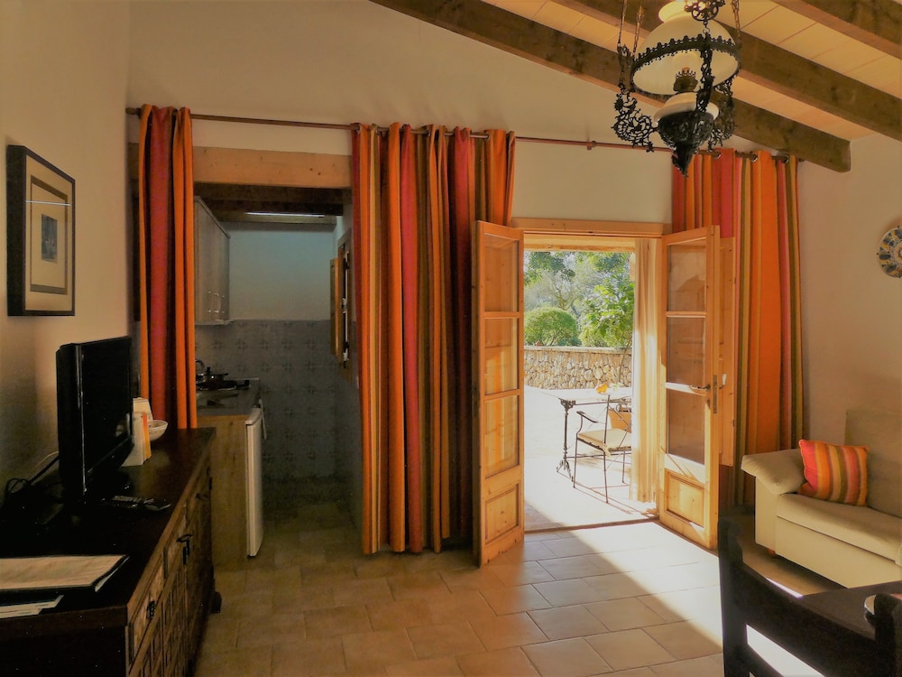 Finca Hotel Can Estades 58/63