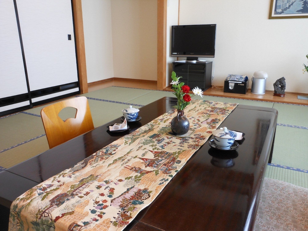 Saga Grace Hotel 19/20