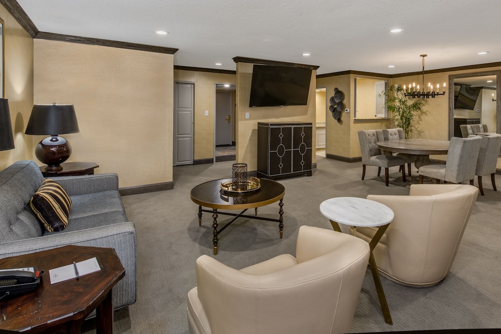 Crowne Plaza Resort Asheville 40/70