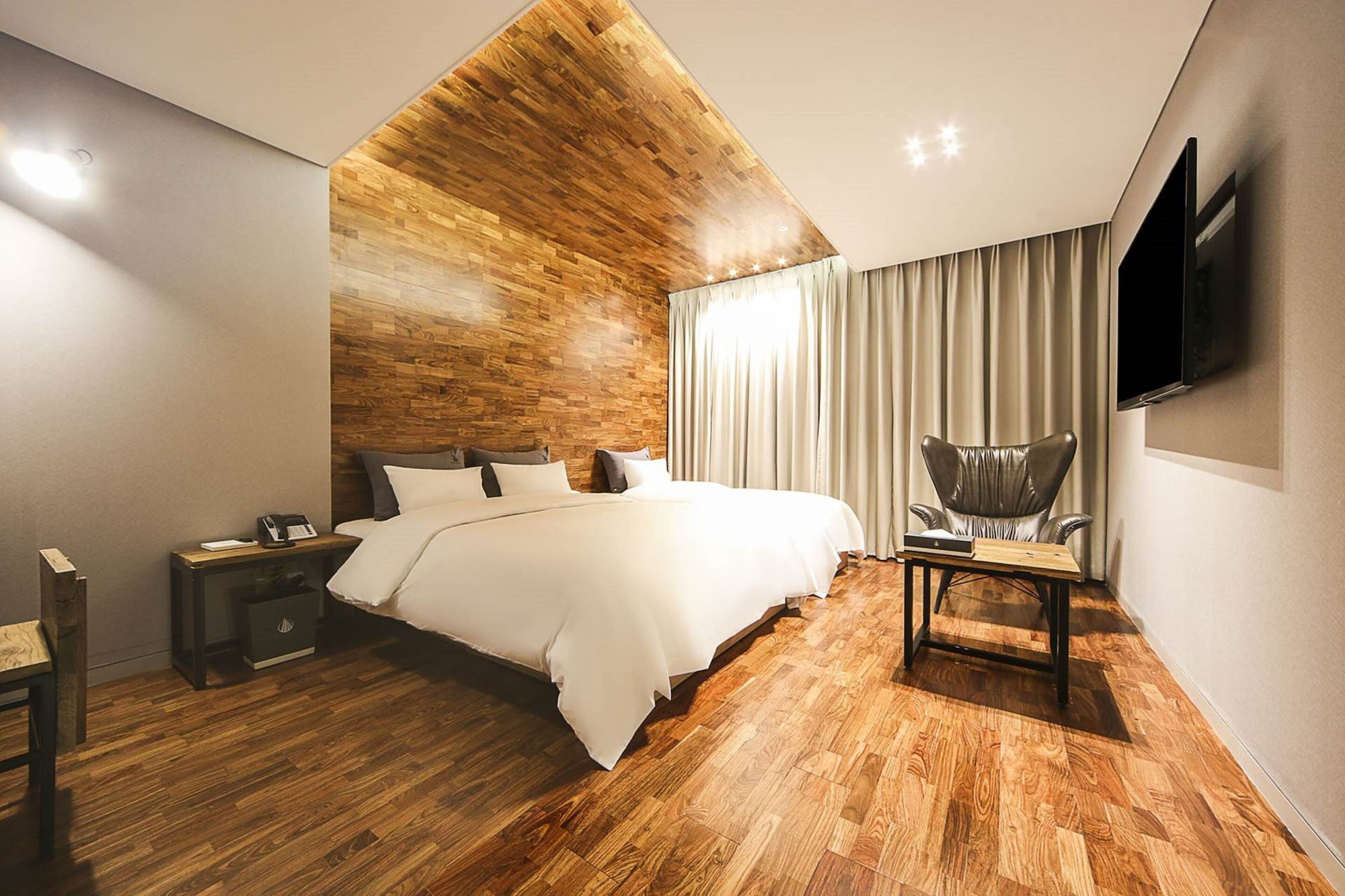 1 BEDROOM, DELUXE, TWIN BEDS, CITY VIEW