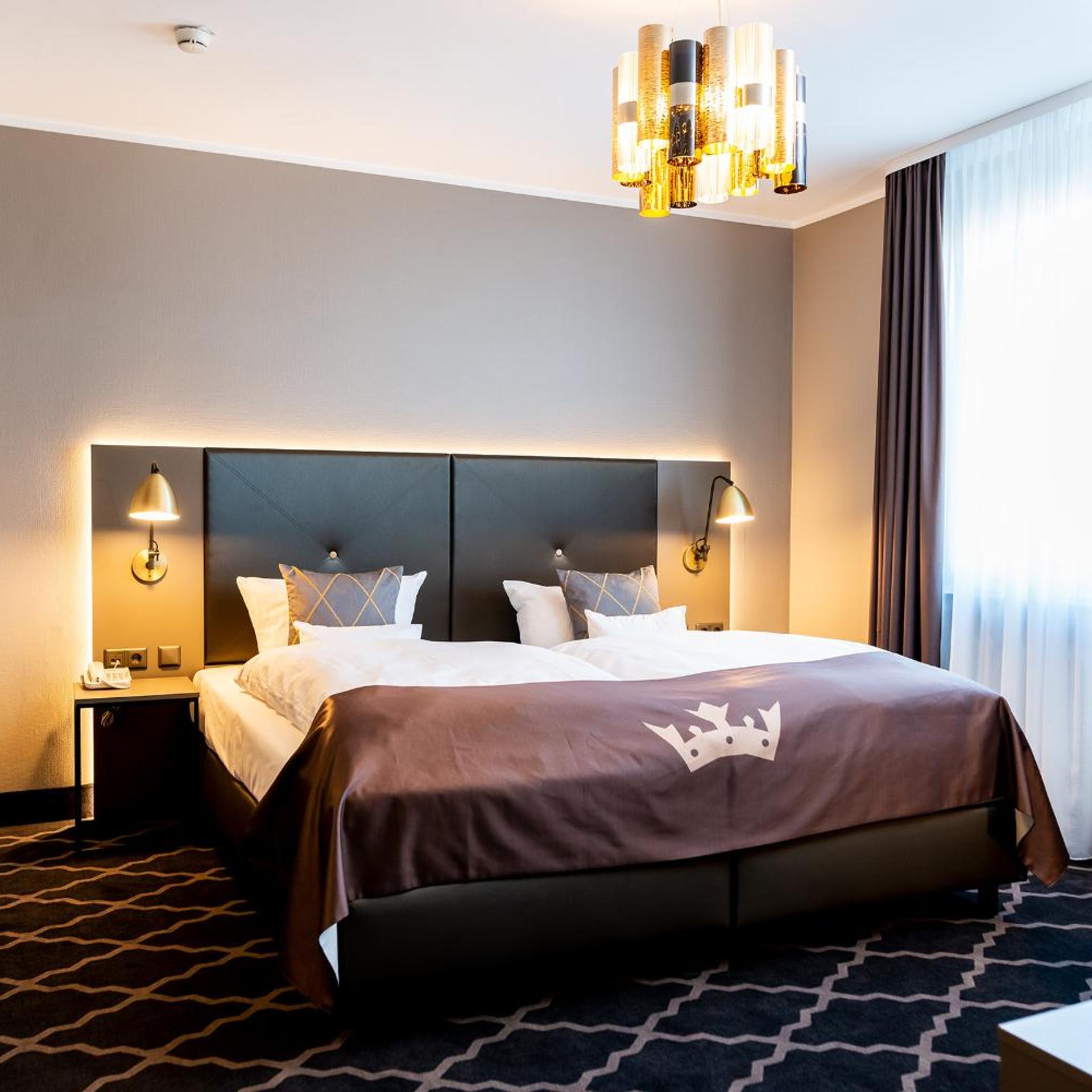جناح، Hotel Kaiserhof 6/10