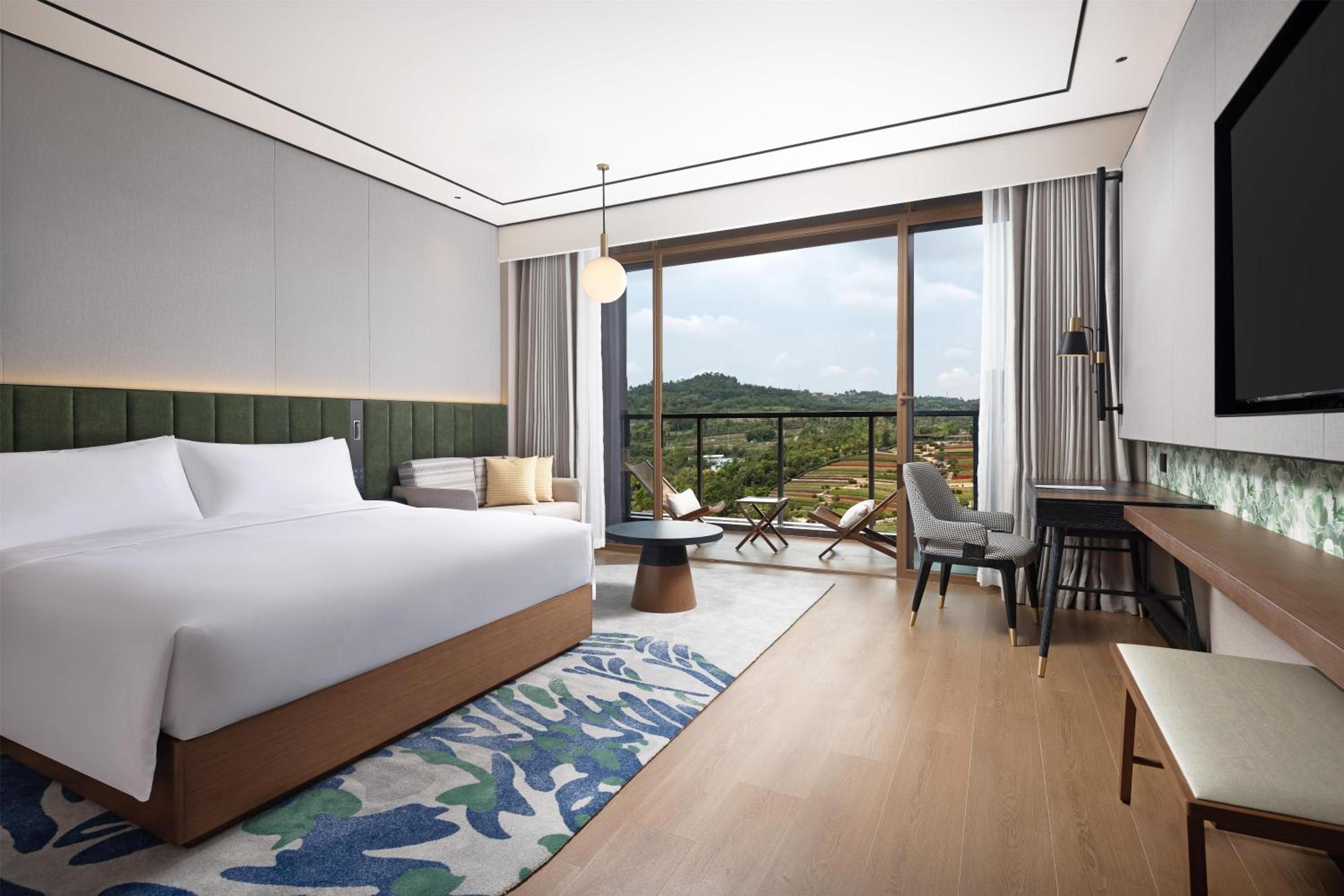Guest Room, King Bed, Mountain View