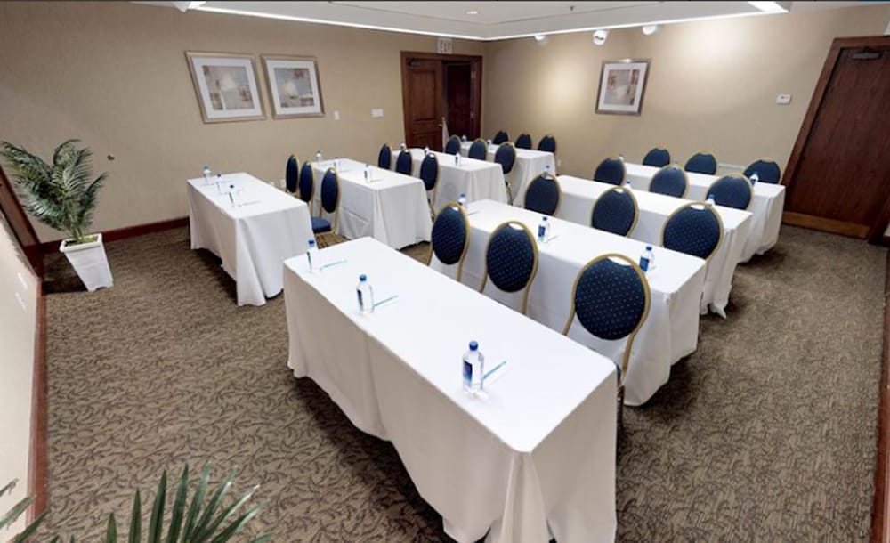 Chase Suite Hotel Brea 51/55