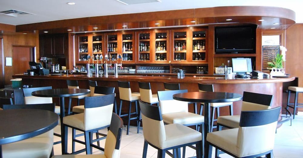 GRANVILLE ISLAND HOTEL 33/50