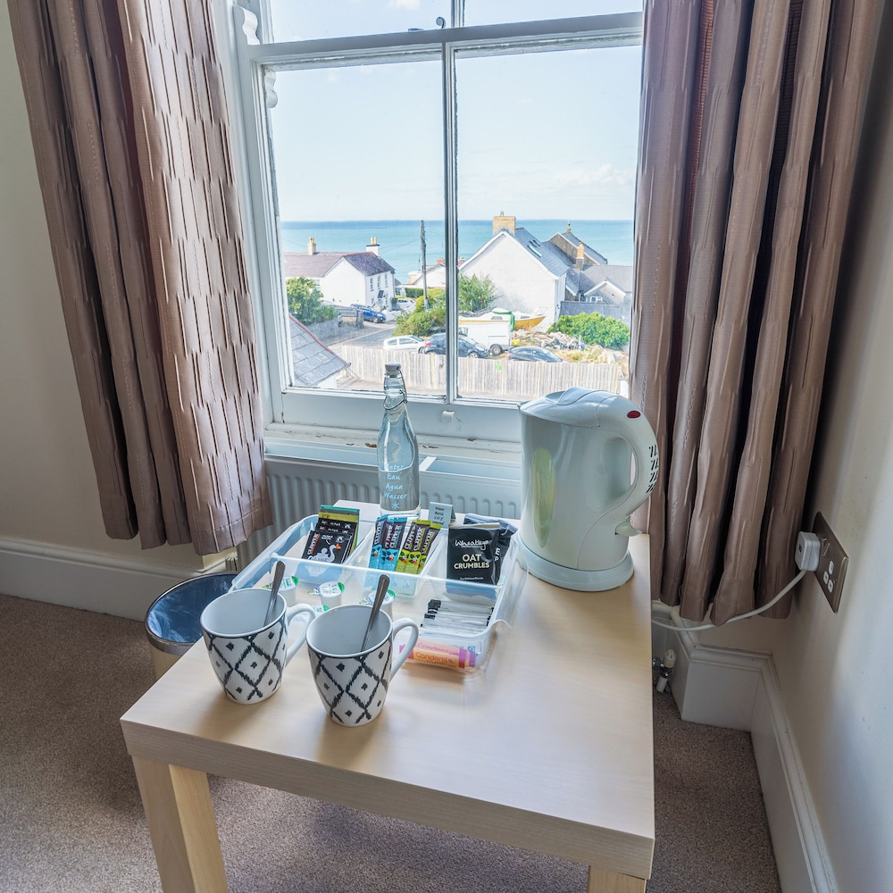 Highcliffe Hotel 31/48