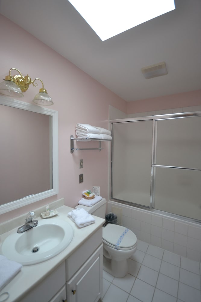 Century Suites Hotel 49/50